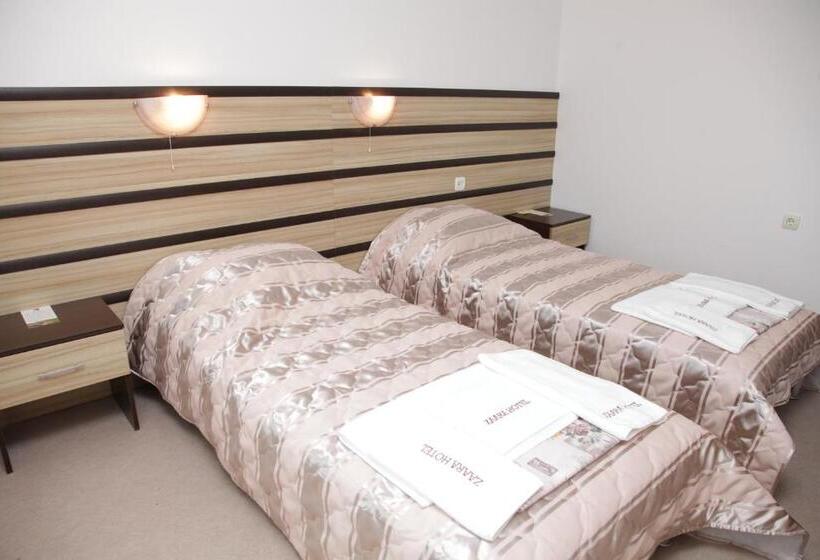 Quarto Quadruple Standart com Varanda, Zaara