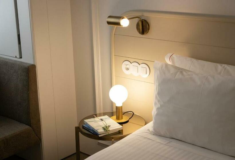 Quarto Basic, Lisboa Pessoa