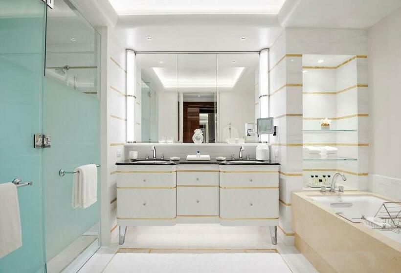 اتاق سوپریور با تخت بزرگ, Waldorf Astoria Beverly Hills