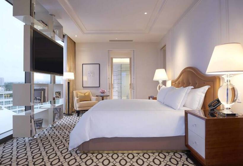 디럭스 주니어 스위트, Waldorf Astoria Beverly Hills