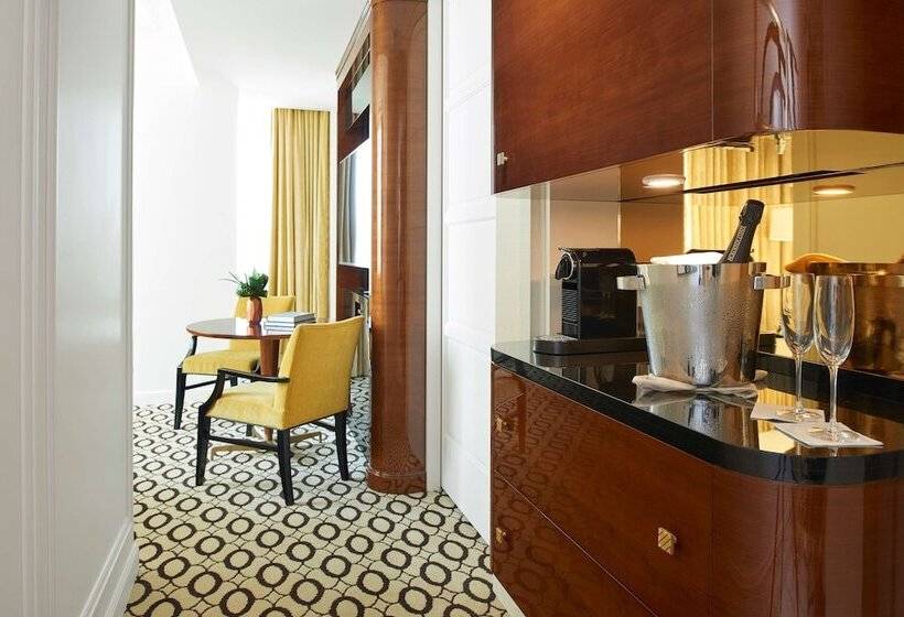 سوییت جونیور لوکس, Waldorf Astoria Beverly Hills