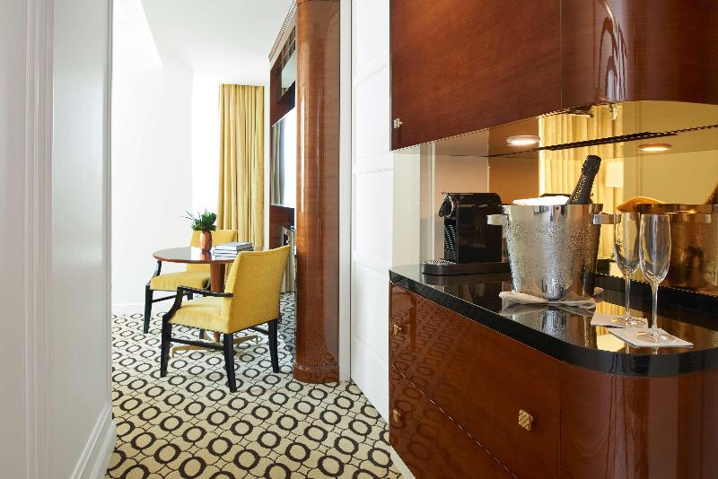 اتاق استاندارد با تخت بزرگ, Waldorf Astoria Beverly Hills
