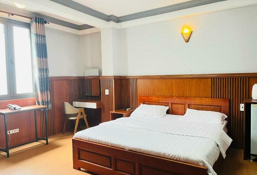 Deluxe Room, Myti
