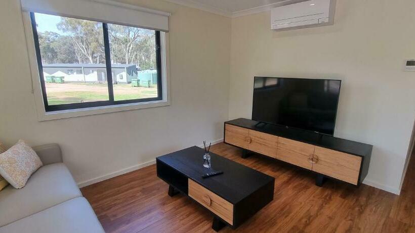 디럭스 패밀리 룸, Wedderburn Caravan Park