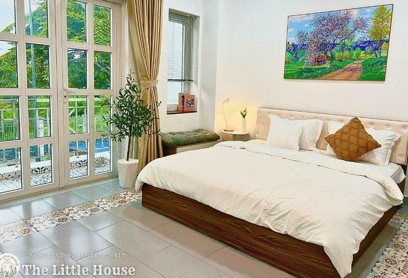اتاق لوکس با بالکن, The Little House   Cotton White