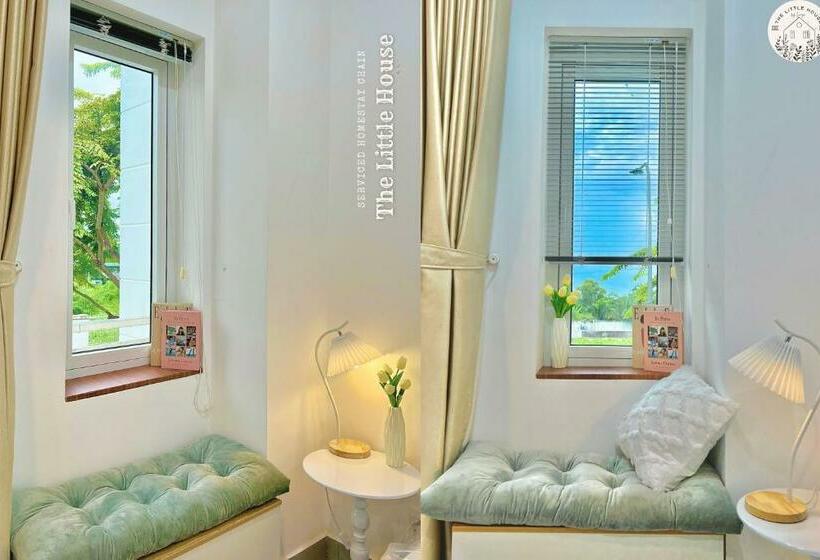 اتاق لوکس با بالکن, The Little House   Cotton White