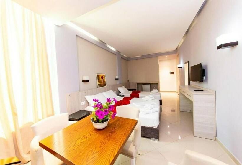 اتاق استاندارد سه نفره, Villa Qendra