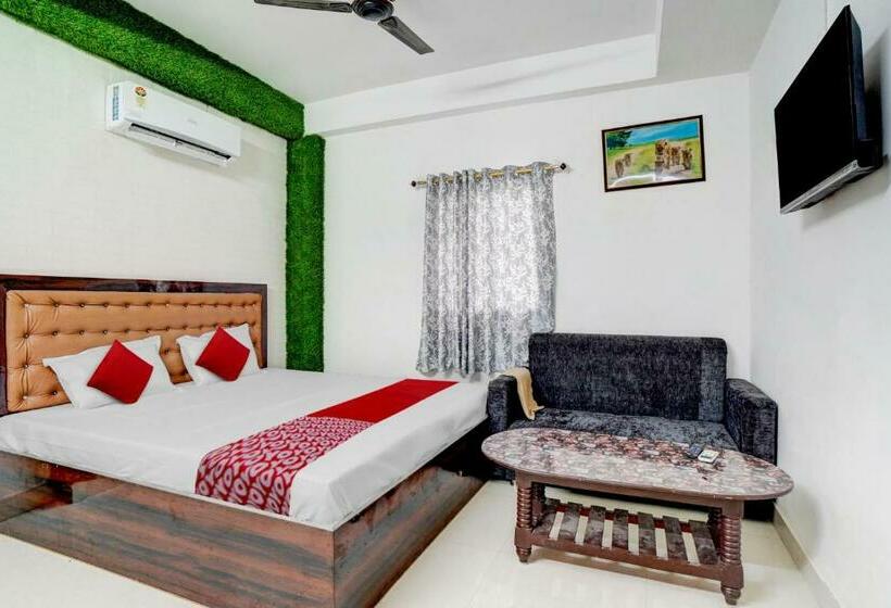 Трехместный Номер Классика, Flagship Youth Hotel & Banquet Hall