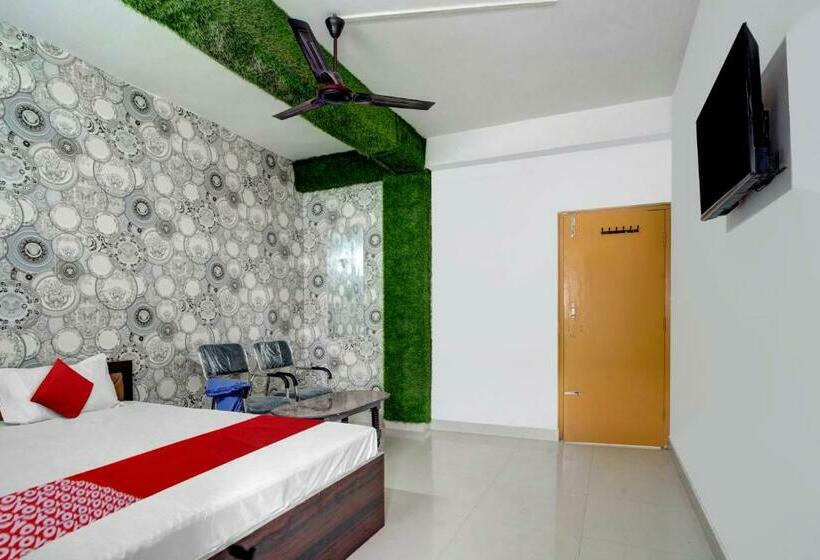 Трехместный Номер Классика, Flagship Youth Hotel & Banquet Hall