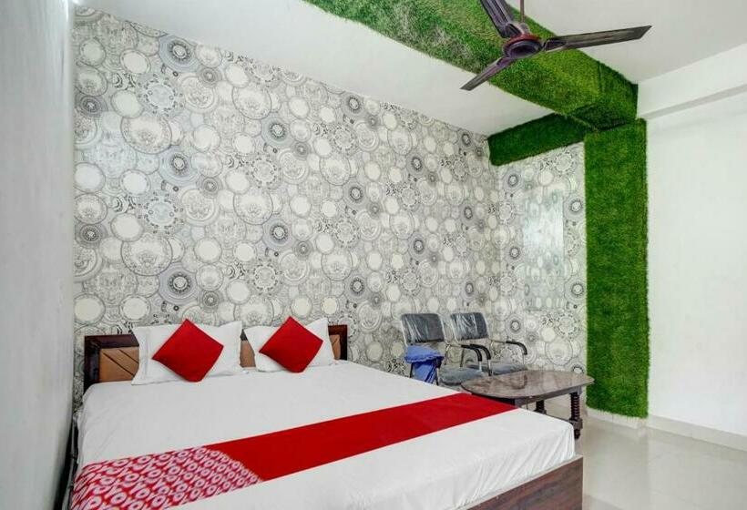 Трехместный Номер Классика, Flagship Youth Hotel & Banquet Hall