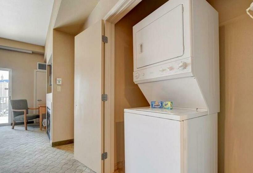 带1个卧室的带阳台的公寓, Condo At Platinum Hotel Strip View