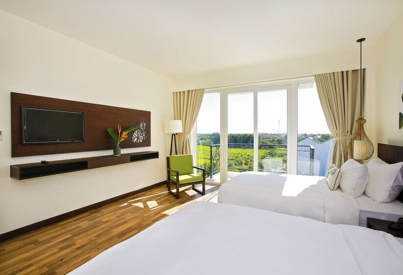 اتاق لوکس سه تخته با چشم‌انداز, Lasenta Boutique Hotel Hoian