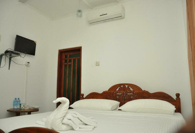Номер Deluxe с Балконом, Sujatha Tourist Rest