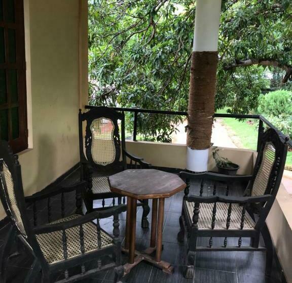Трехместный Номер Deluxe Вид на Сад, Sujatha Tourist Rest