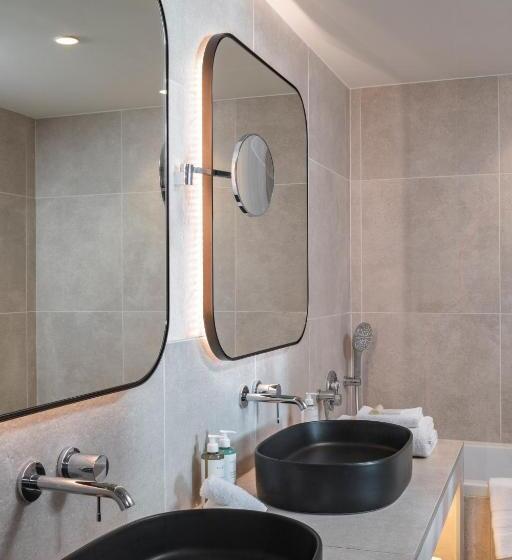 سوئیت با تخت بزرگ, Pullman Lyon