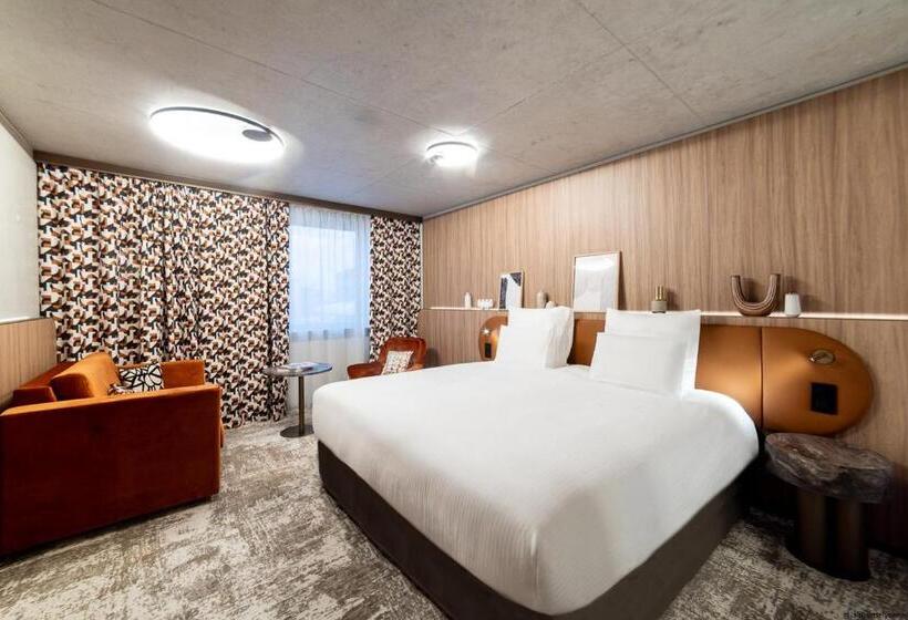 اتاق خانوادگی تودرتو, Pullman Lyon
