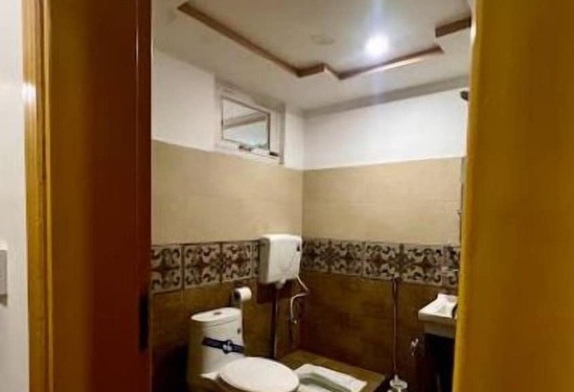 اتاق لوکس, 5star & Restaurant Skardu