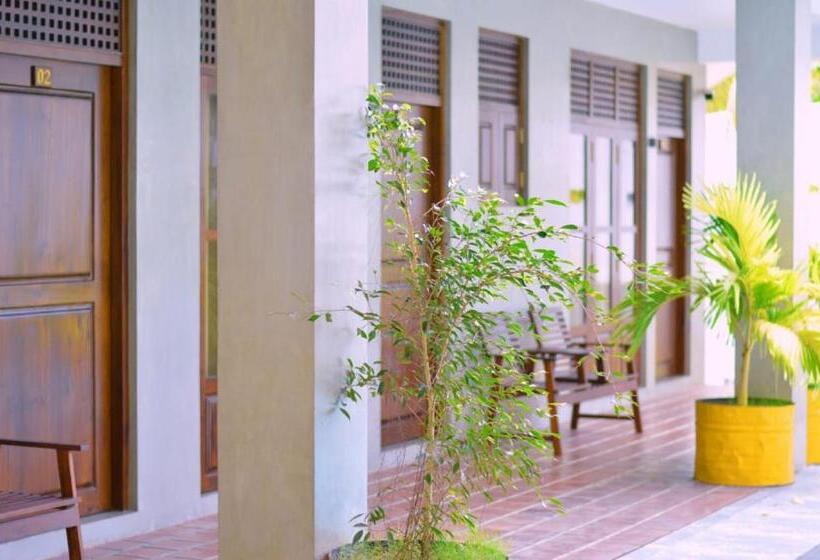 Номер Стандарт Трехместный, Sky House Ahangama