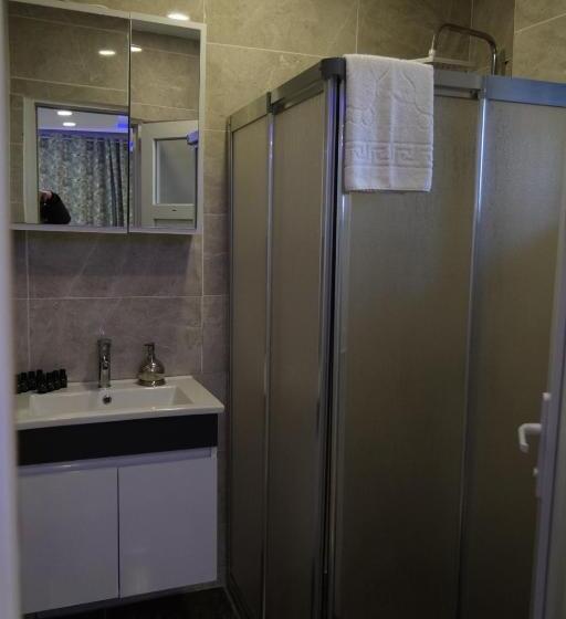 Quarto Quádruplo Deluxe, Işıl