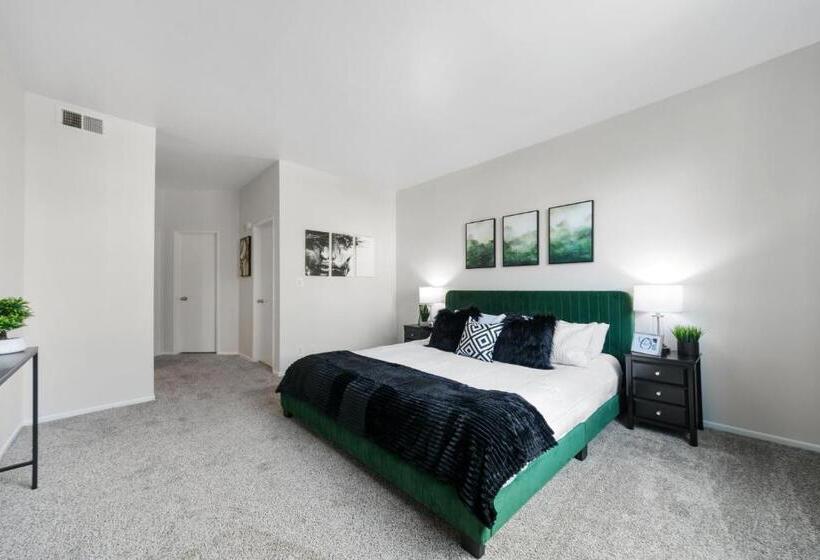 Apartamento 2 Dormitórios, Beverly Hills Glamour Oasis 2 Br Apt With Parking 304