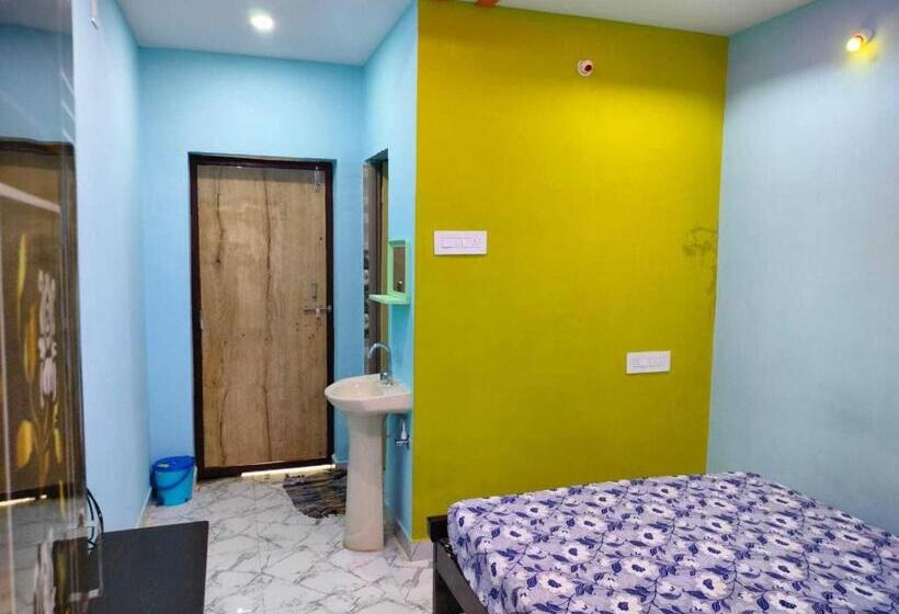 Трехместный Номер Классика, Oyo Hotel Vgs Lodge