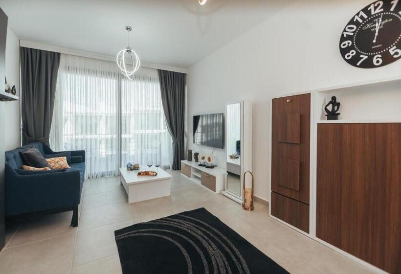 استودیو استاندارد با چشم‌انداز باغ, Pearl Island Homes