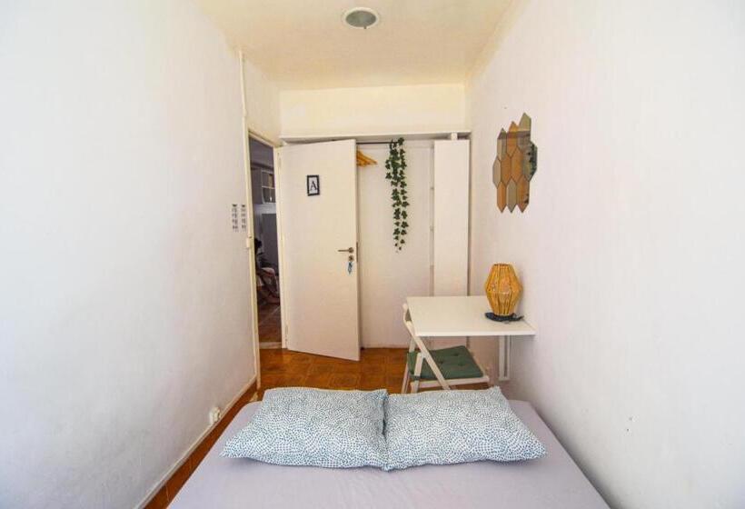 标准间带阳台, Shared Apartment With Bright Private Patio In Lisboa