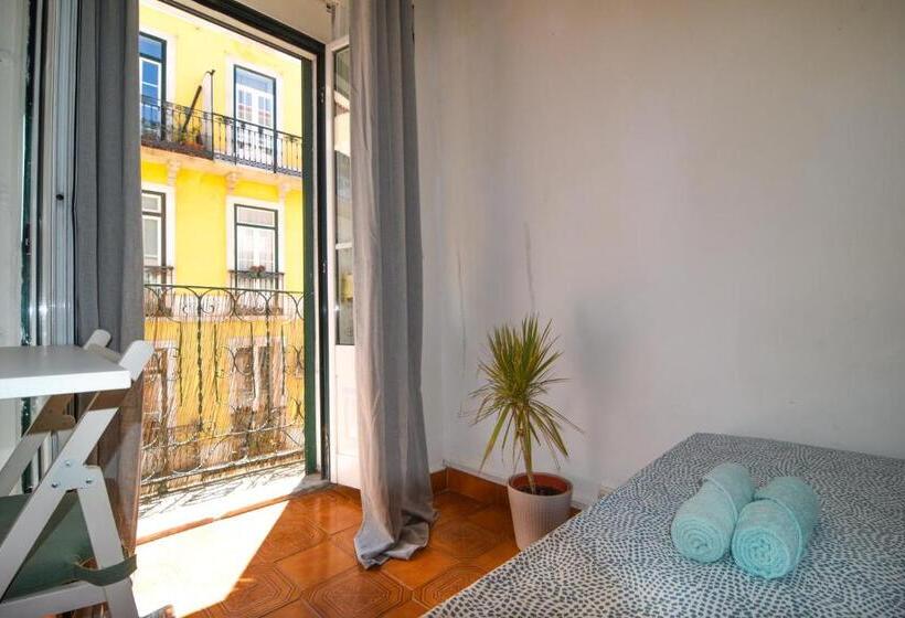 标准间带阳台, Shared Apartment With Bright Private Patio In Lisboa