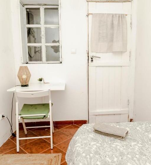 标准单人间, Shared Apartment With Bright Private Patio In Lisboa