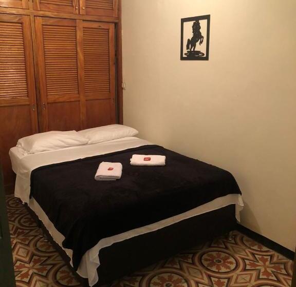 스탠다드 트리플 룸, Hostal El Marial E