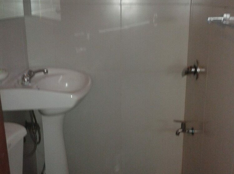 اتاق استاندارد یک نفره, New Tour Inn