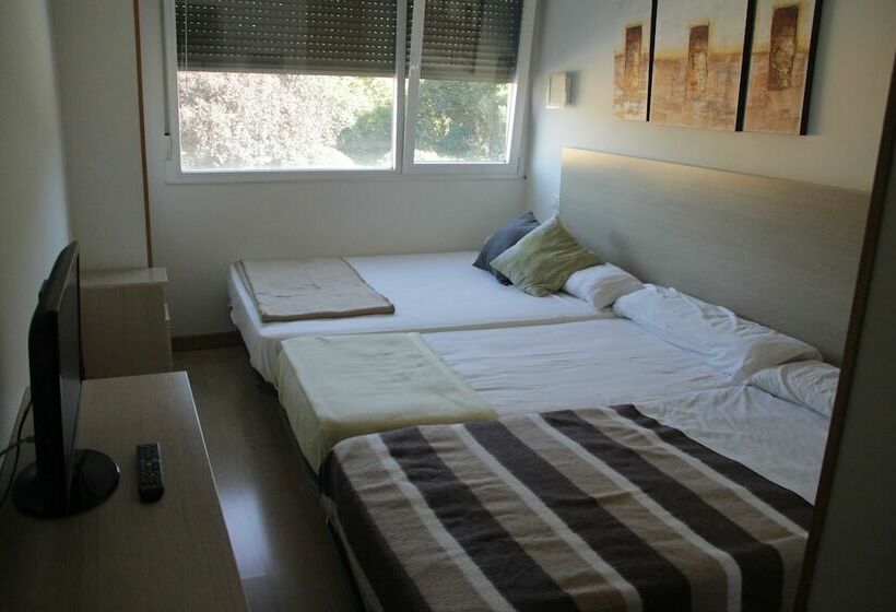 اتاق استاندارد چهار تخته, Hostal Francisco Salinas