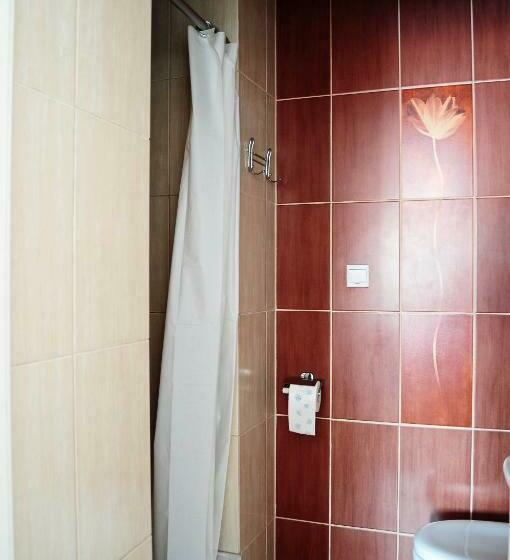 Quarto Quádruplo Estandar, Agis Pokoje Gościnne
