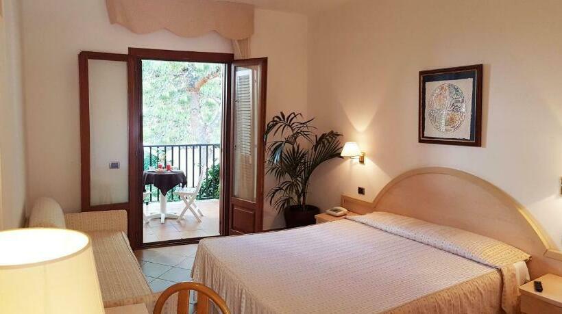Quarto Triplo Estandar, Gabbiano Beach