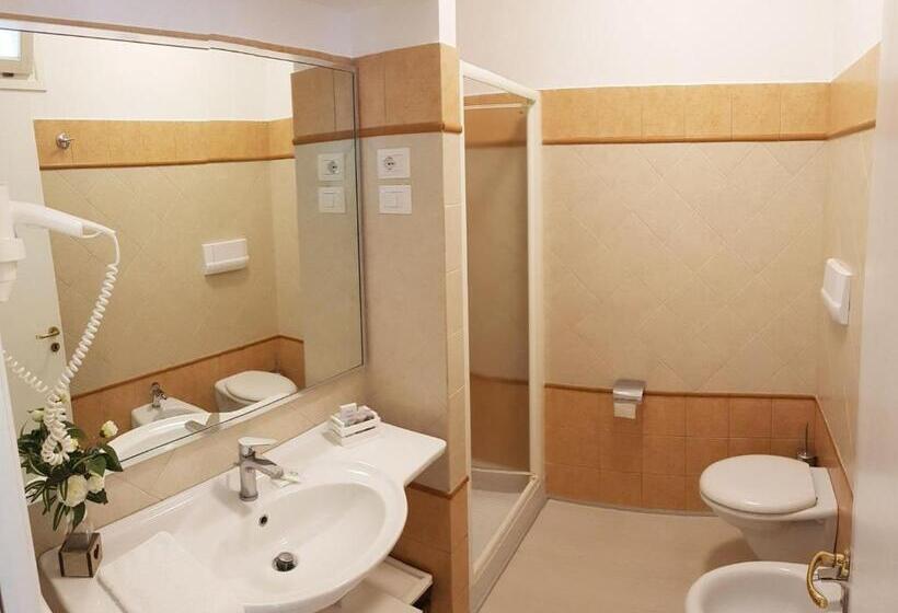 Quarto Triplo Superior, Gabbiano Beach