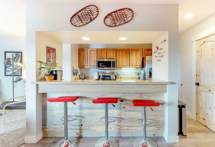 침실 2개 아파트, Marina Place Condominiums