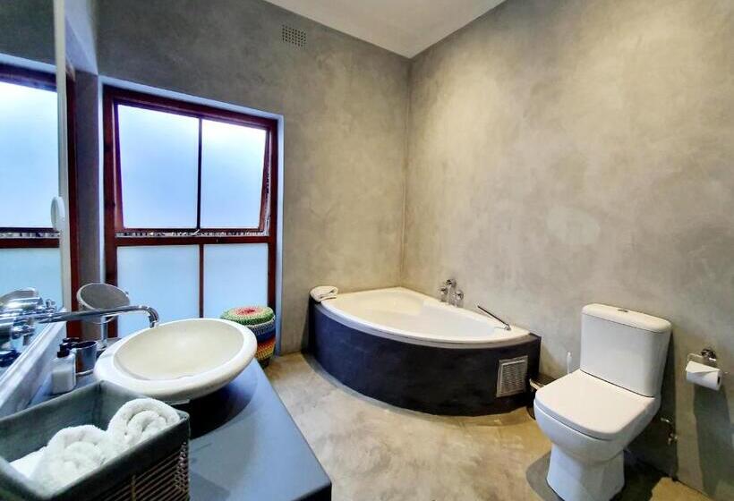 اتاق لوکس, Two Fat Owls Guesthouse