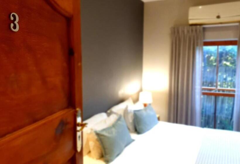 اتاق لوکس, Two Fat Owls Guesthouse