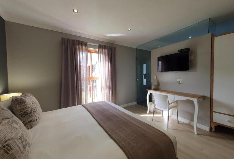 اتاق لوکس, Two Fat Owls Guesthouse