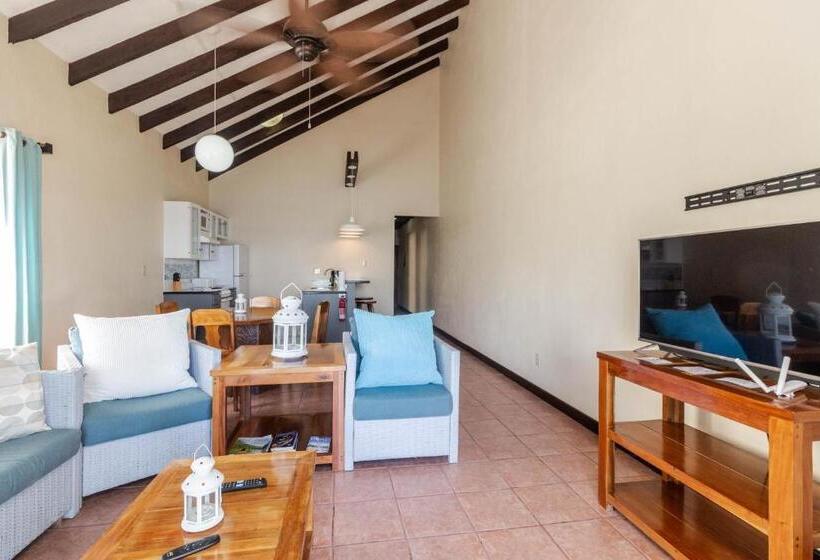 جناح, Tres Cocos Resort