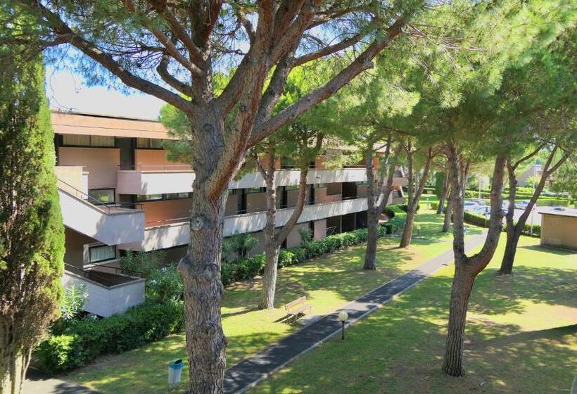 Апартаменты 1 Спальня, Apartment 3 Beds In Residence With Swimming Pool Bed And Bath Linen Included