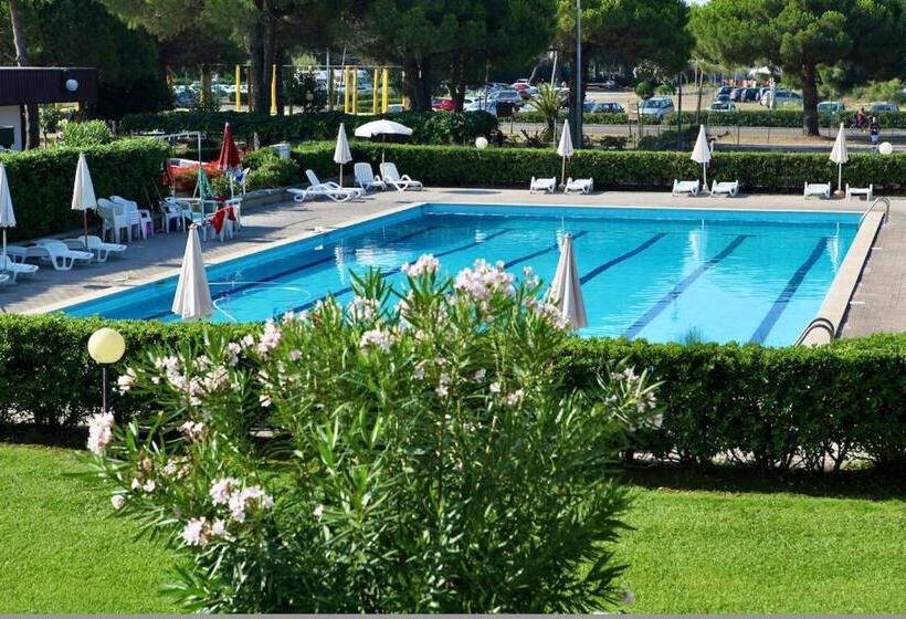 Апартаменты 1 Спальня, Apartment 3 Beds In Residence With Swimming Pool Bed And Bath Linen Included