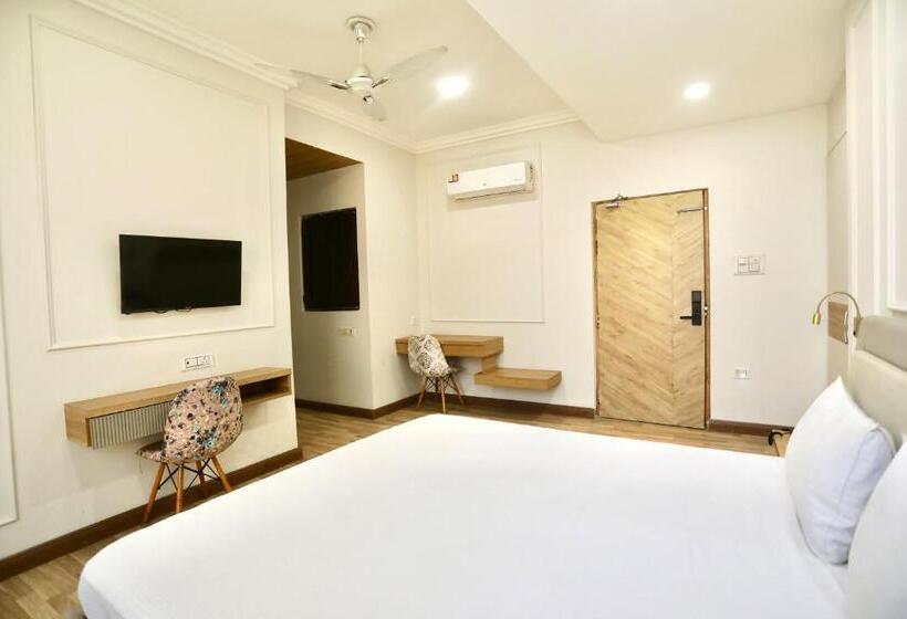Трехместный Номер Классика, Wish Leisure, Noida, Sector 104