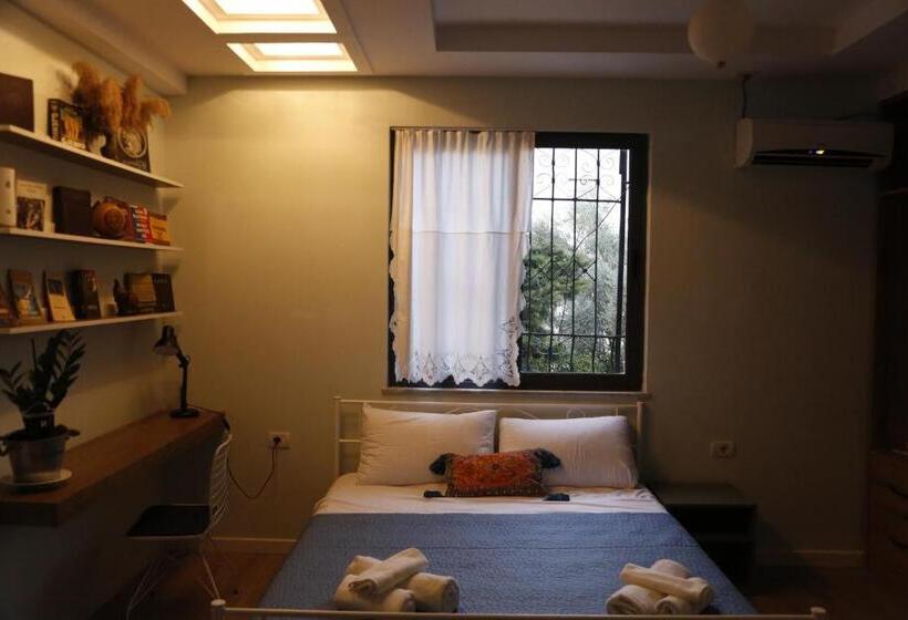 标准三人间, Illyrian Studio Apartment 1