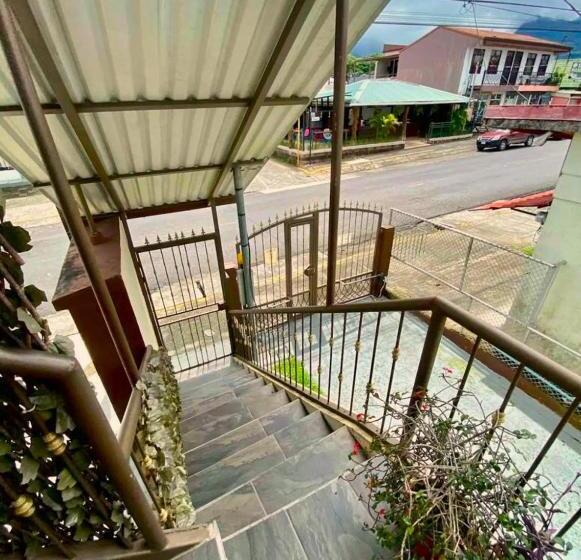 דירת שני חדרים, Tico Bed & Breakfast La Fortuna