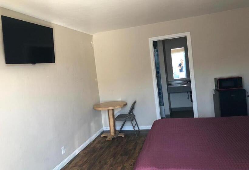 Номер Deluxe, Star Motel