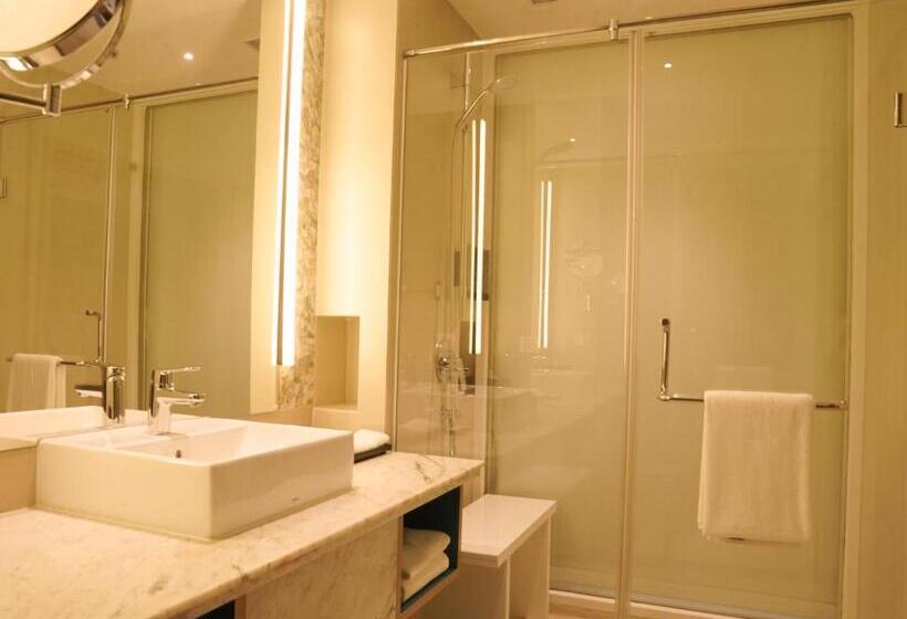 Номер Deluxe Кровать Кинг, Gokulam Grand Trivandrum
