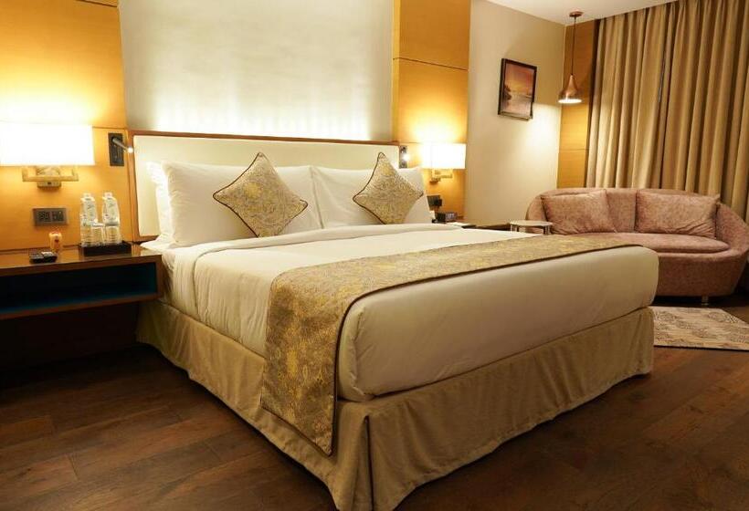 Люкс Вид на Город, Gokulam Grand Trivandrum