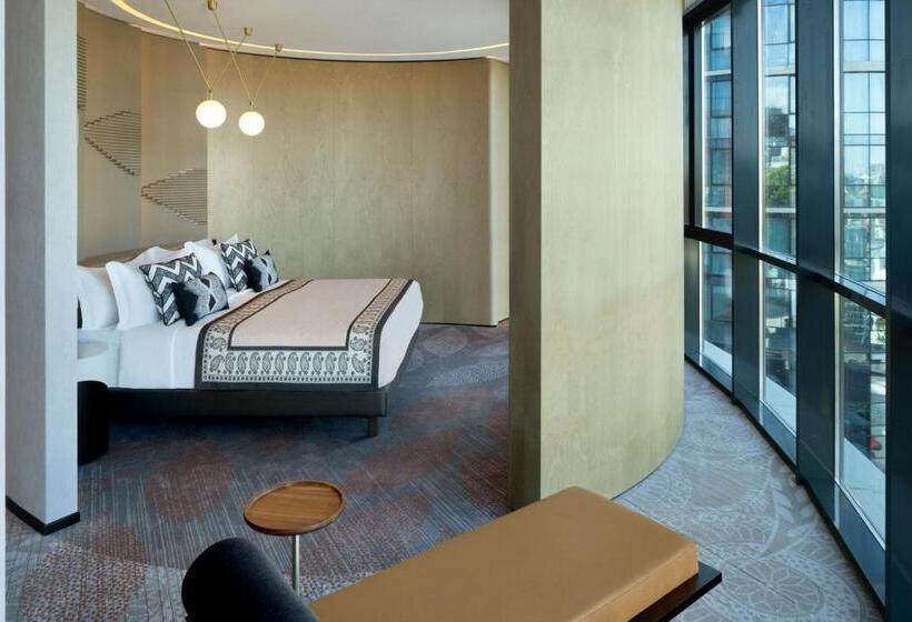 سوییت اجرایی, Paragraph Freedom Square, A Luxury Collection Hotel, Tbilisi