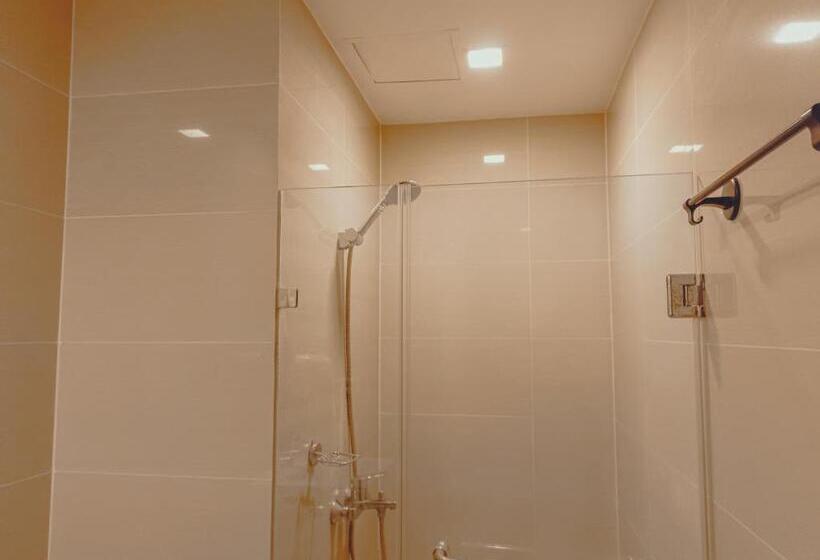 استودیوی لوکس, Casabay Suite Eastwood Staycation